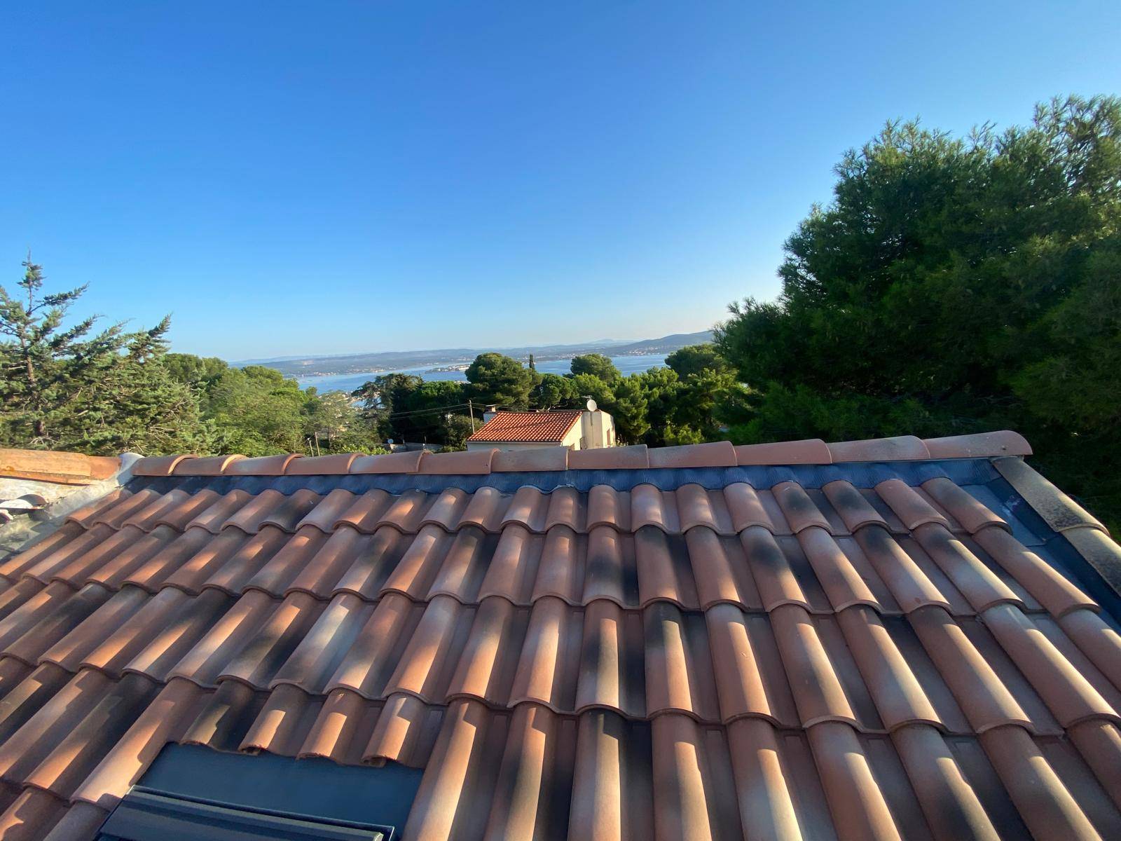 Réfection de toiture avec remplacement du faitage et installation d’un velux à Frontignan dans l’Hérault