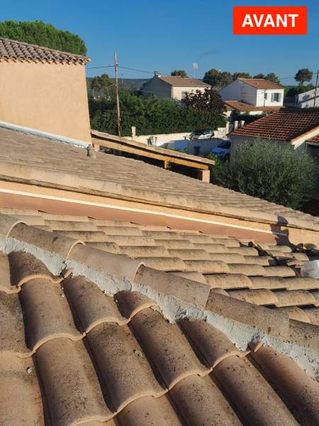 Toiture tuiles traditionnelles solins et jonction de toiture Béziers