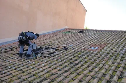 Intervention d'urgence sur toiture traditionnelle à Sète hérault 34