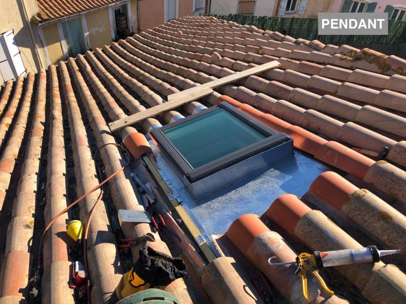 Fenetre de toit tuile traditionnelle à Béziers hérault 34