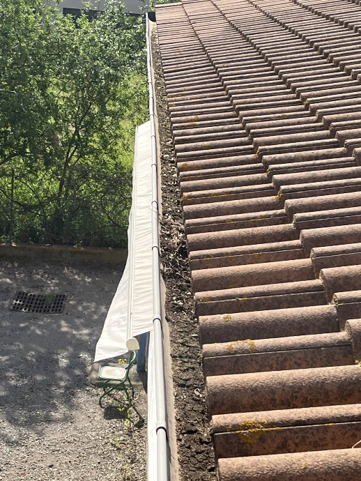 Nettoyage de gouttières et entretien de toiture près de Montpellier dans l'Hérault